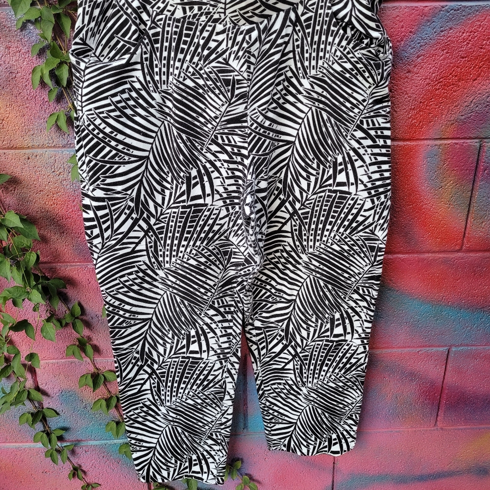 Black and white crop 94% cotton Weekends by Chico's pants, size 2